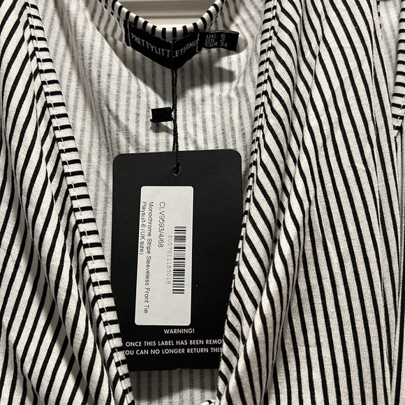 *NEW WITH TAGS* PrettyLittleThing Romper - Picture 2 of 3